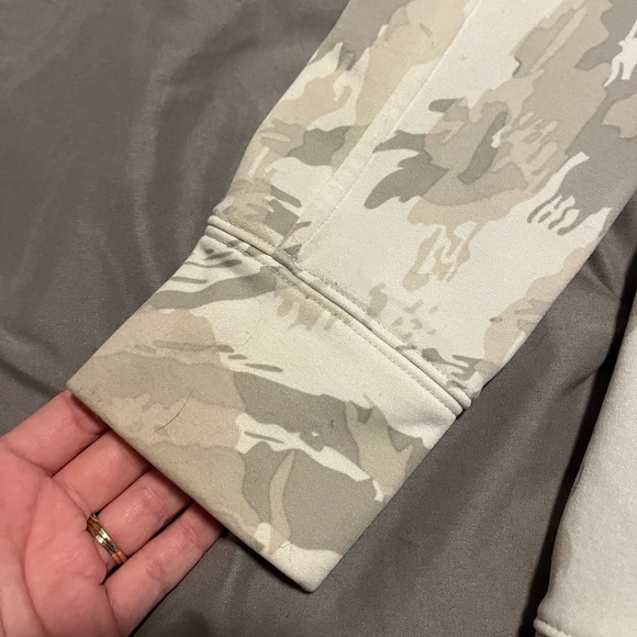 The North Face Full Zip Gray/white camo with teal blue detailing. - Picture 5 of 7